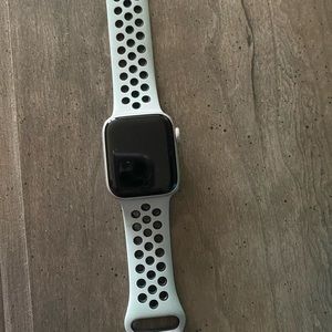 Apple Nike Watch 6 Series GPS + Cellular